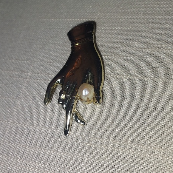 Hand and Faux Pearl Brooch - Picture 2 of 6
